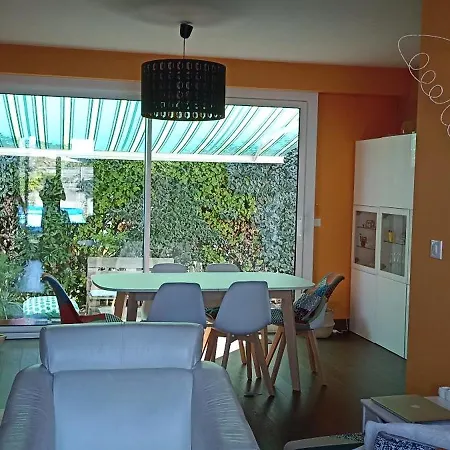 Casa de Férias Maison Et Jardin Proche Centre Et Plages